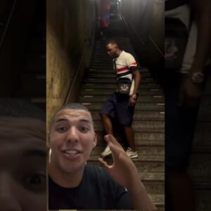 Homem Mijando No metro da Sé (Apanhou Feio) #noticias